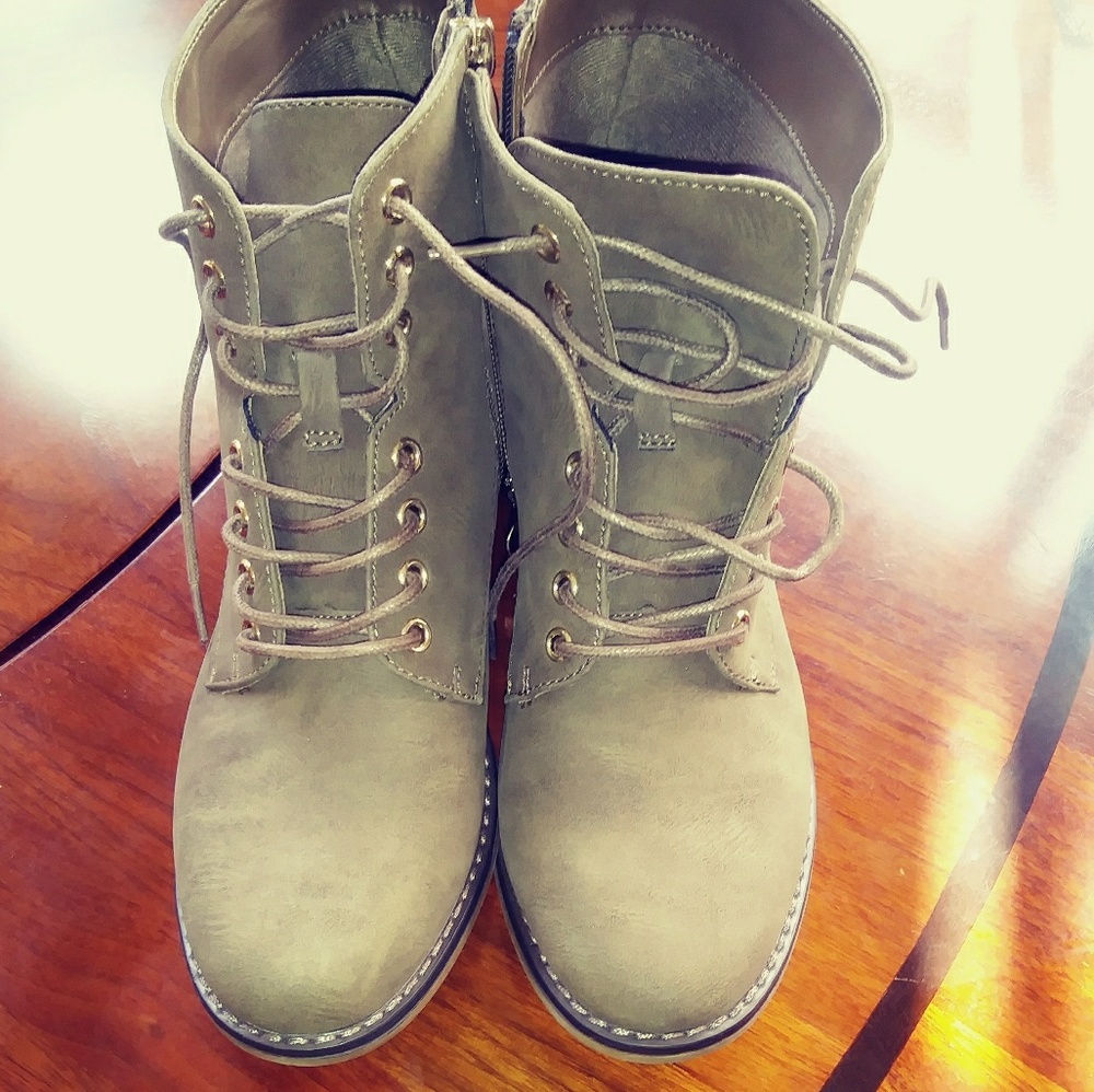 Girl's combat boots